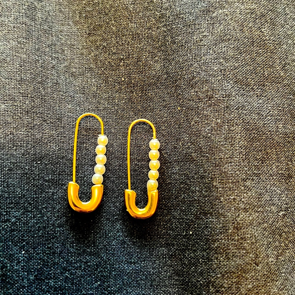 NEW 18K GOLD CLASSIC PEARL HOOP EARRINGS